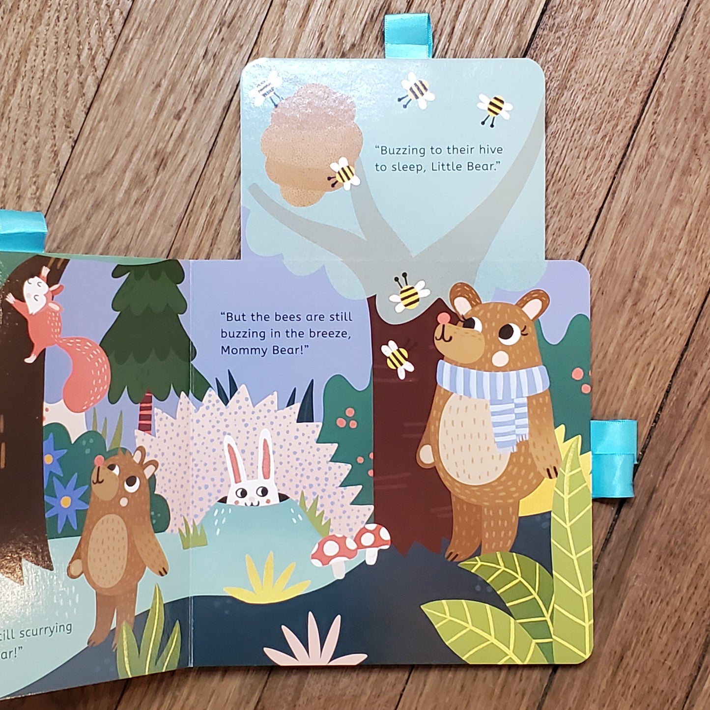 GB Board Book - Bedtime, Little Bear: Pull the Ribbons to Explore the Story